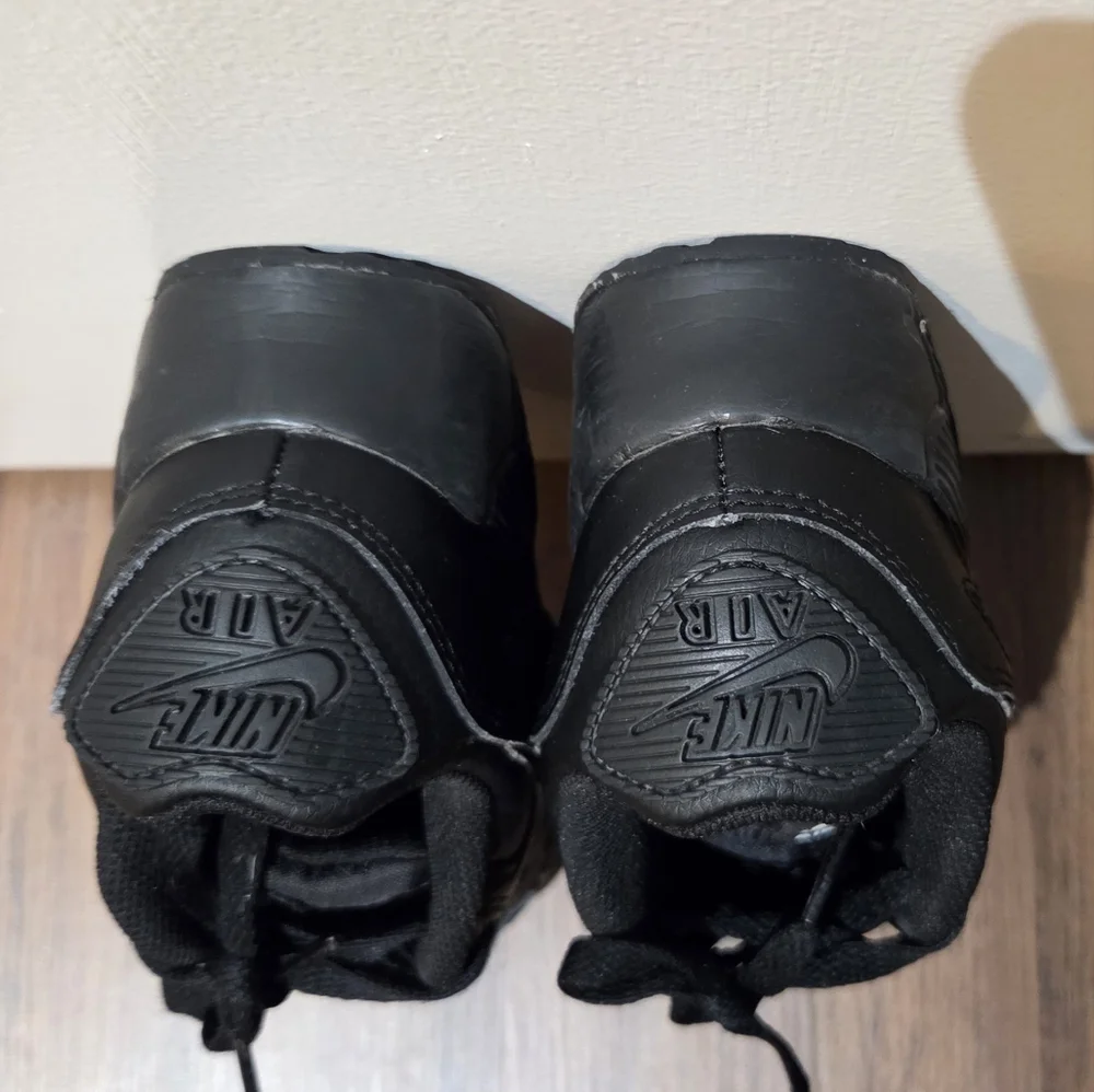 Kids Black Nike Air Max 90, Size 2Y - Picture 6 of 9